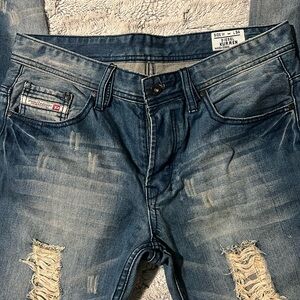 Men’s DIESEL Jeans 

SIZE 33

Impeccable condition, no flaws.